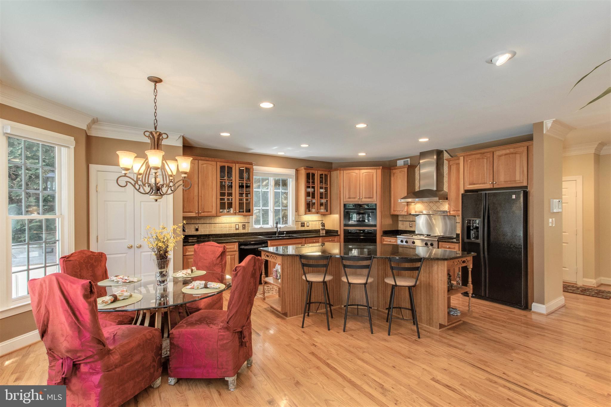 8314 Roxborough Loop Gainesville, VA 20155 - Photo 16 of 93 Spacious Eat-in Kitchen