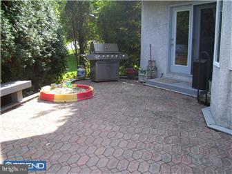 886 Spring View Drive Southampton, PA 18966 - Photo 3 of 12 Exterior Back