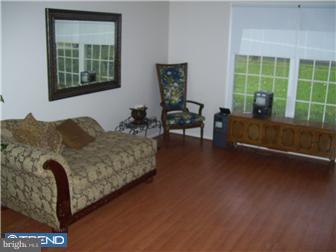 886 Spring View Drive Southampton, PA 18966 - Photo 5 of 12 Living Room
