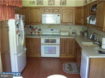886 Spring View Drive Southampton, PA 18966 - Photo 6 of 12 Kitchen