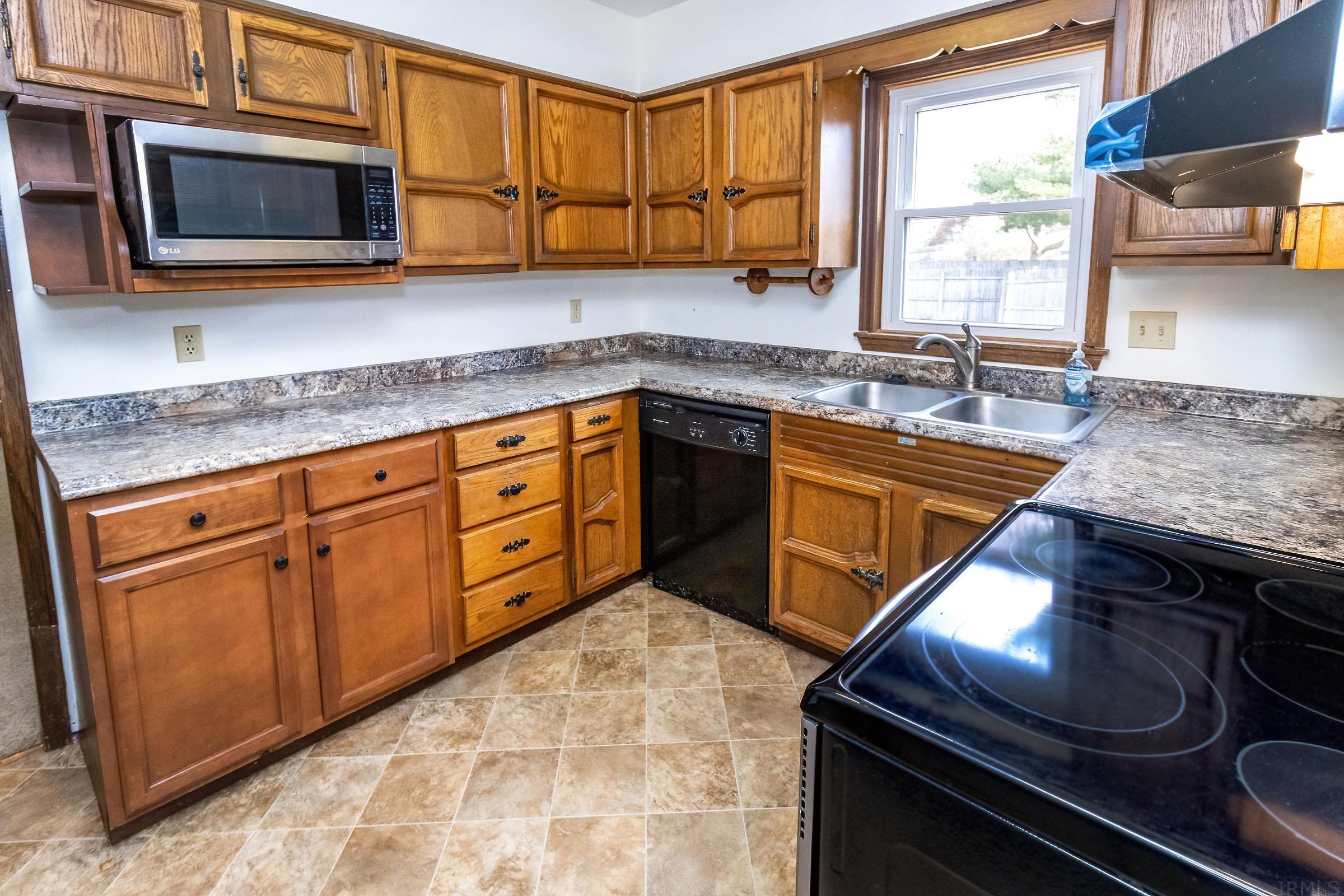 5044 Epworth Road Newburgh, IN 47630 - Photo 7 of 24 Gallery Image 7