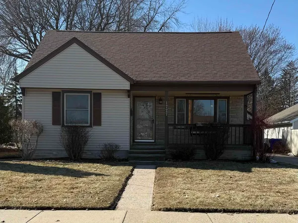 $272,900 | 1727 South Lawe Street, Appleton, WI 54915