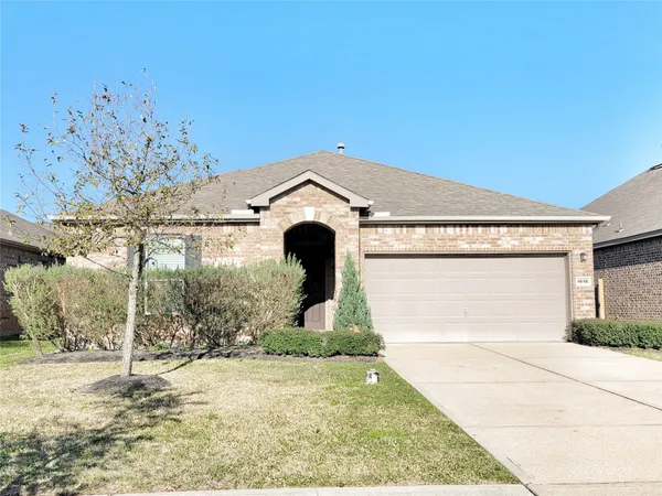 $2,695 | 1618 Cintola Lane, League City, TX 77573