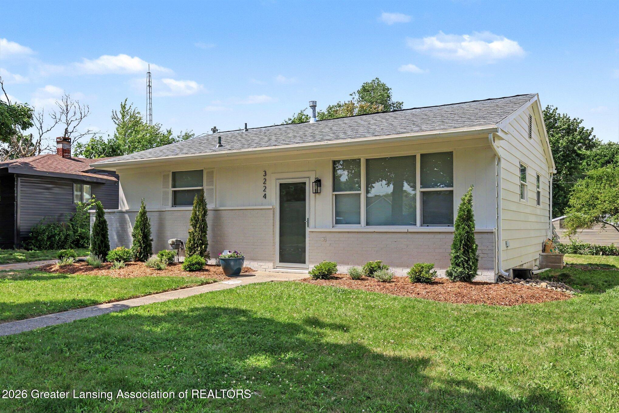 3224 Reo Road Lansing, MI 48911 - Photo 3 of 26 003_file_9220