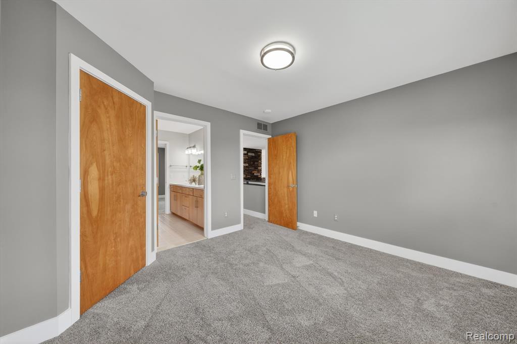4176 Oak Tree Circle Rochester, MI 48306 - Photo 26 of 49