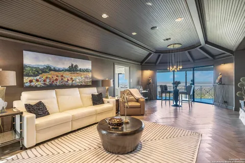 $2,799,000 | 2471 Village Oak, Canyon Lake, TX 78133