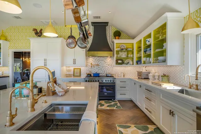 $2,799,000 | 2471 Village Oak, Canyon Lake, TX 78133