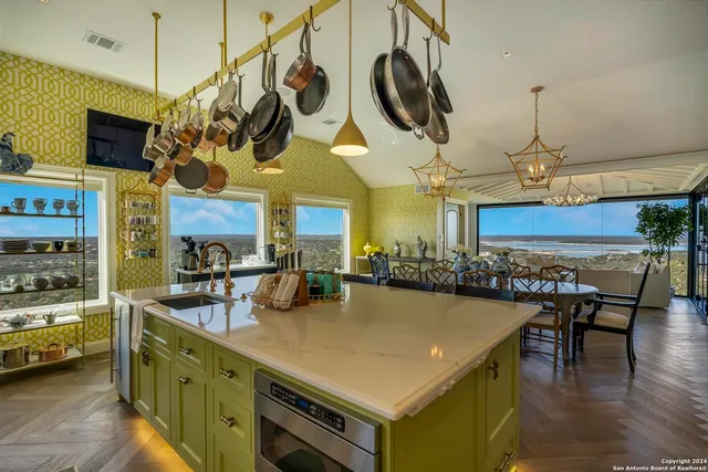 $2,799,000 | 2471 Village Oak, Canyon Lake, TX 78133