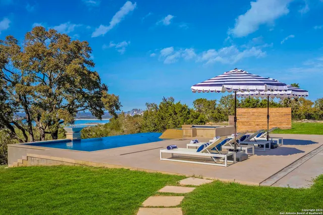 $2,799,000 | 2471 Village Oak, Canyon Lake, TX 78133