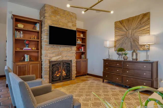 $2,799,000 | 2471 Village Oak, Canyon Lake, TX 78133