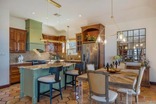 $2,799,000 | 2471 Village Oak, Canyon Lake, TX 78133