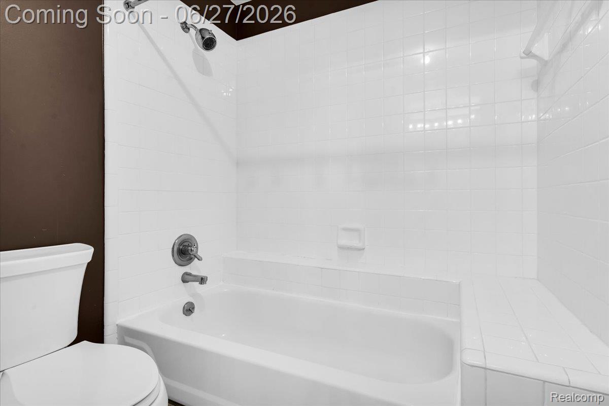 1781 Westridge Drive Rochester, MI 48306 - Photo 41 of 56 39-1781 Westridge Dr_38.jpg