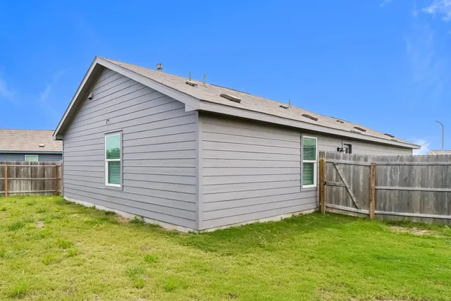 a view of a house with a backyard