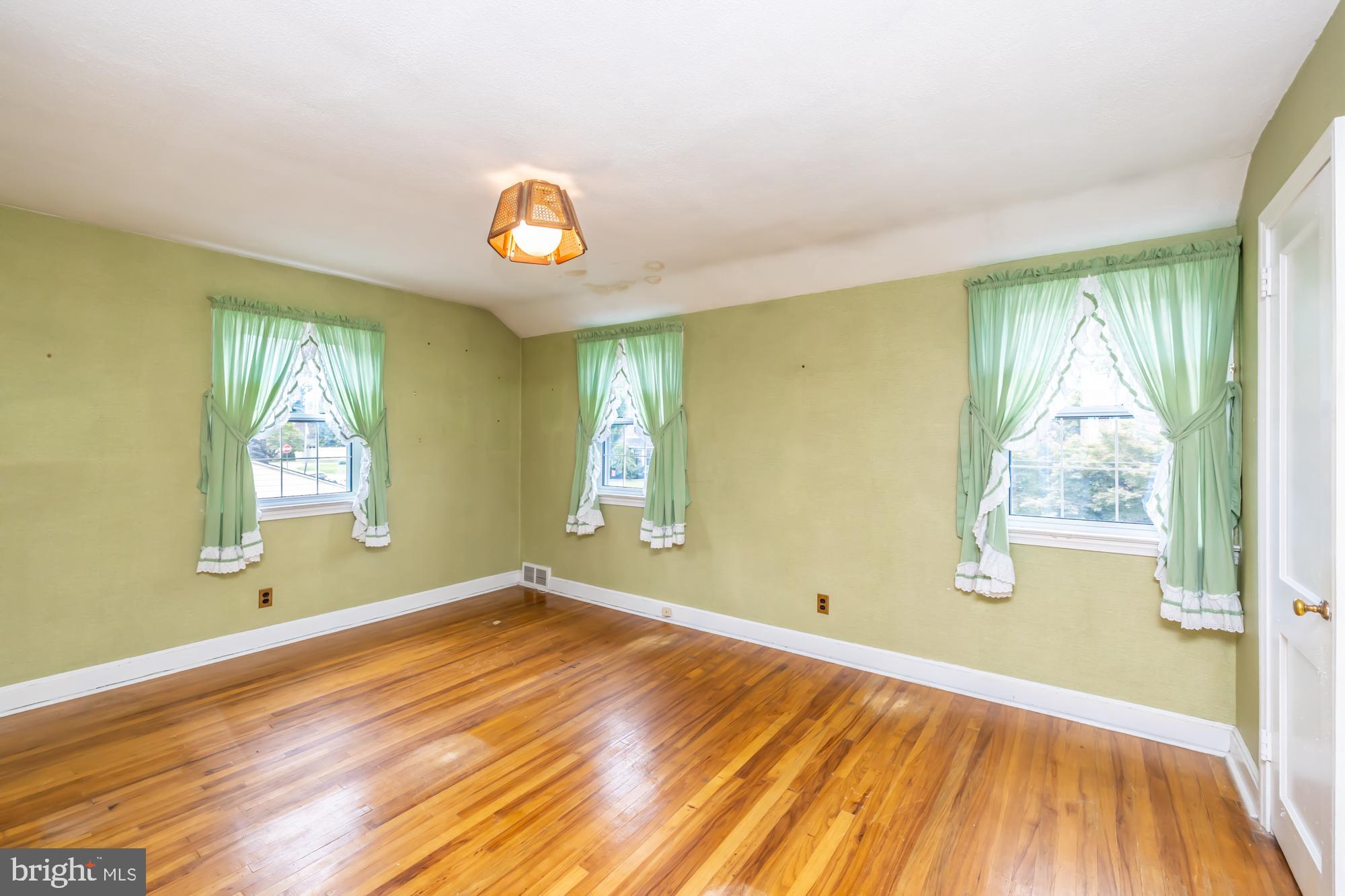 156 Flintlock Road Drexel Hill, PA 19026 - Photo 19 of 37 Gallery Image 19