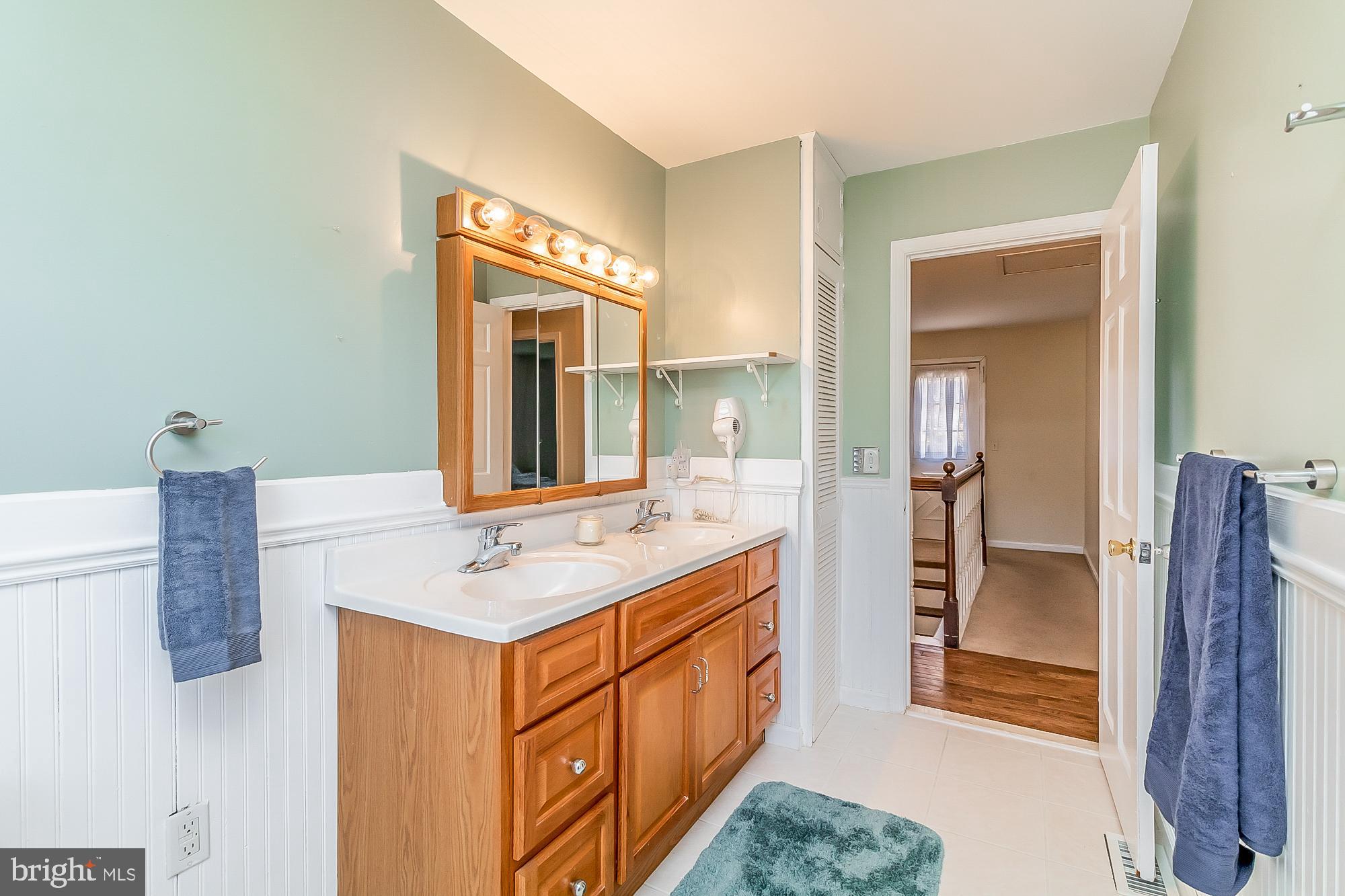 822 Staffordshire Road Cockeysville, MD 21030 - Photo 15 of 27 full bath on upper level