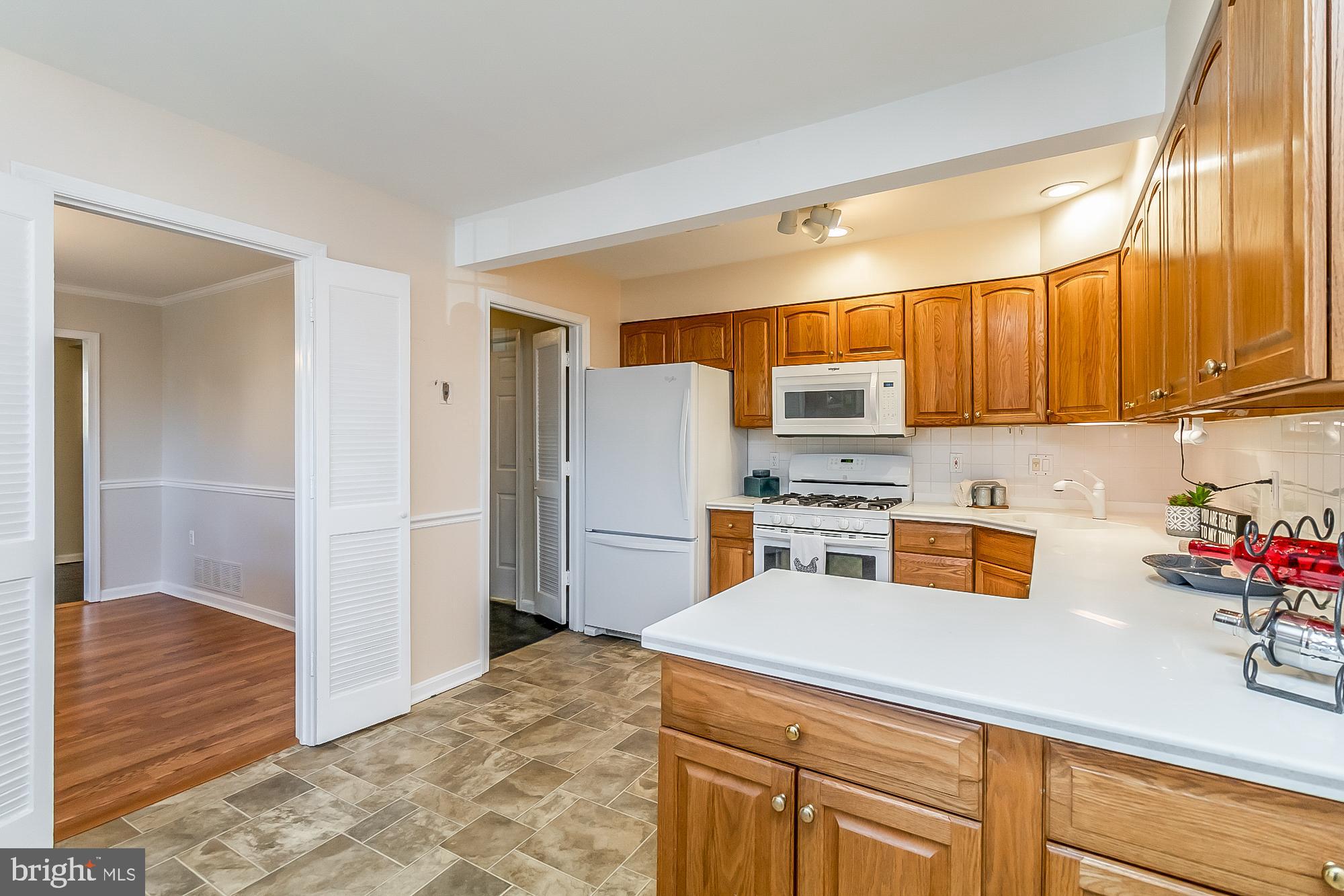 822 Staffordshire Road Cockeysville, MD 21030 - Photo 9 of 27 Abundant storage space & gas cooking