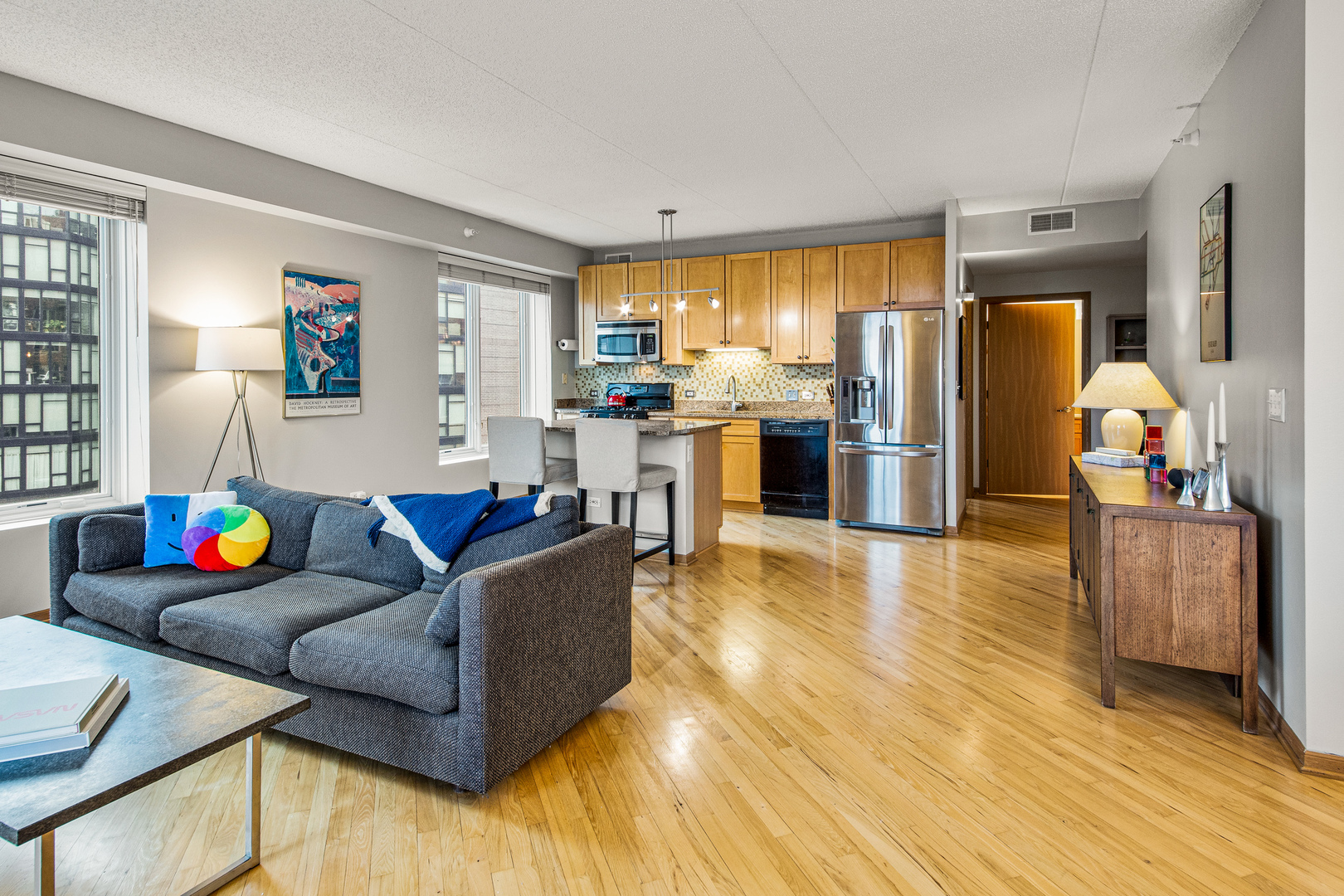 515 Main Street, Unit 505 Evanston, IL 60202 - Photo 5 of 15 a living room with furniture and kitchen view