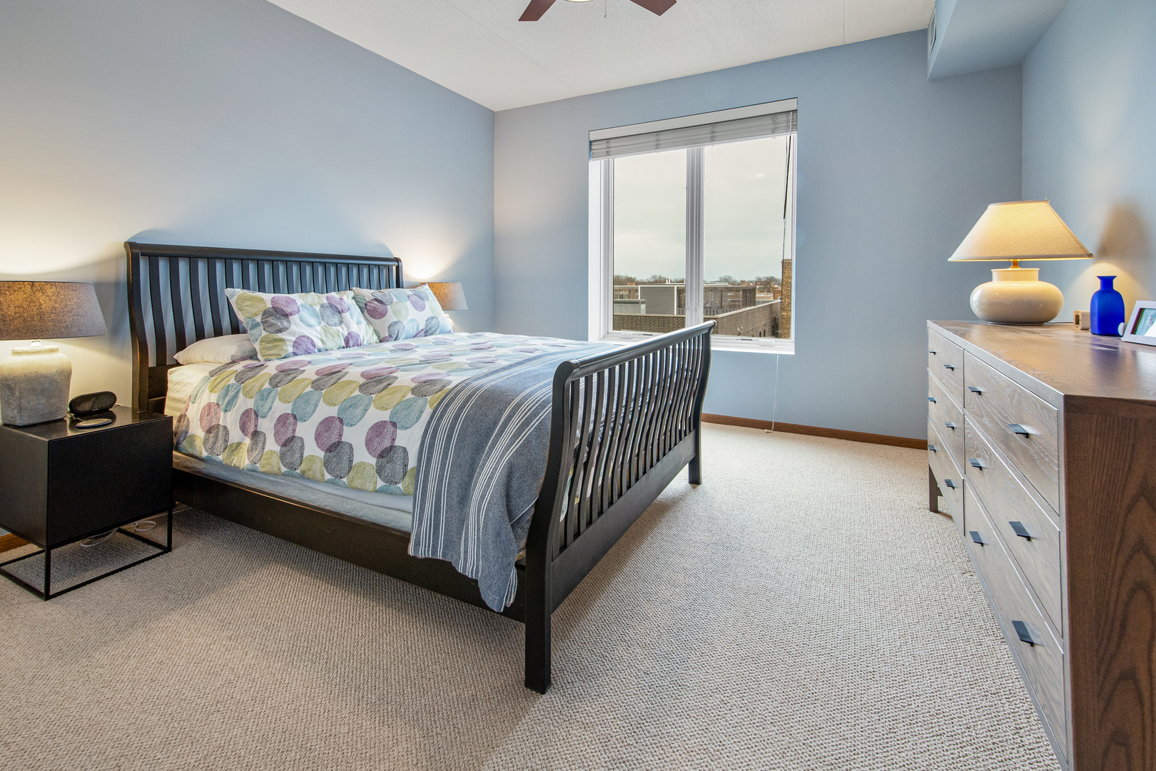 515 Main Street, Unit 505 Evanston, IL 60202 - Photo 9 of 15 a bedroom with a bed and a window