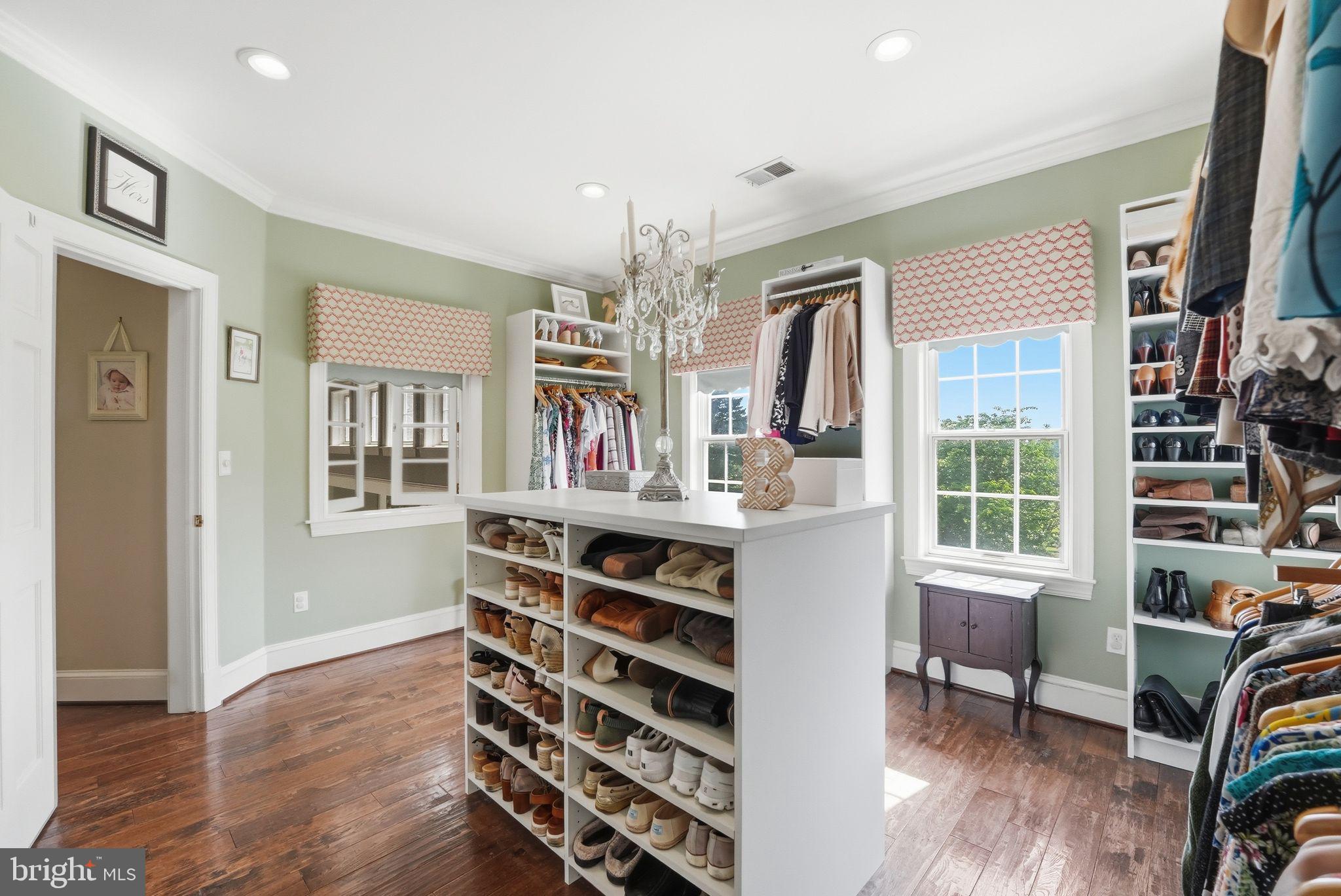 7724 Cannonball Gate Road Warrenton, VA 20186 - Photo 51 of 98 Primary Walk-In Closet