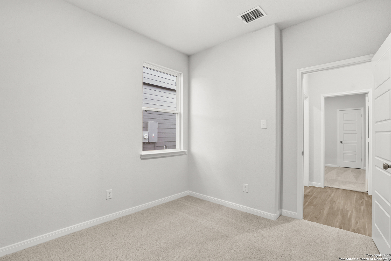 3211 Katzer Lane Converse, TX 78109 - Photo 16 of 28 an empty room with windows and closet