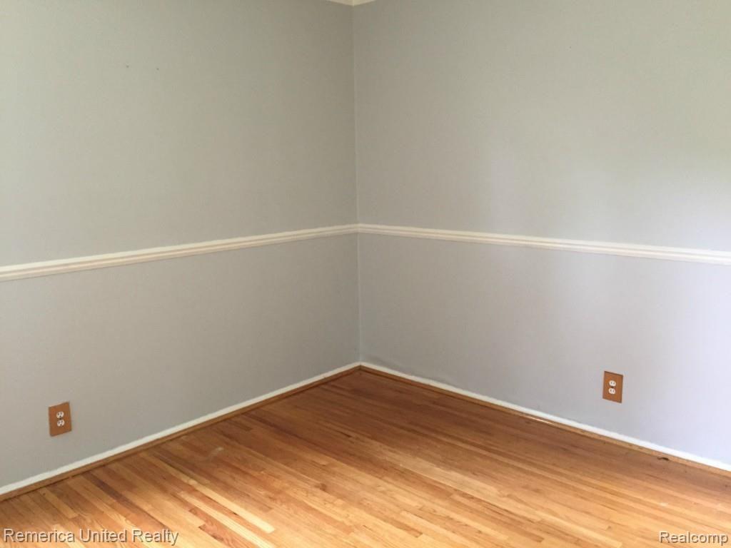 3176 Warick Road Royal Oak, MI 48073 - Photo 10 of 17 IMG_7254.jpg