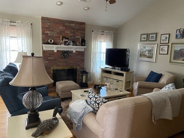 8 Tyringham Road Seekonk, MA 02771 - Photo 14 of 42