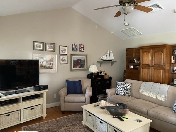 8 Tyringham Road Seekonk, MA 02771 - Photo 15 of 42