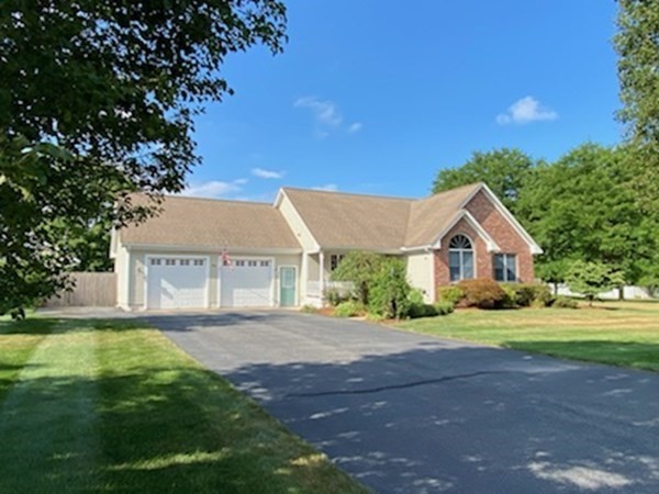 8 Tyringham Road Seekonk, MA 02771 - Photo 2 of 42