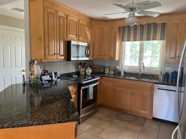 8 Tyringham Road Seekonk, MA 02771 - Photo 7 of 42