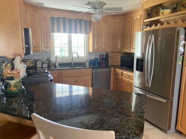 8 Tyringham Road Seekonk, MA 02771 - Photo 9 of 42