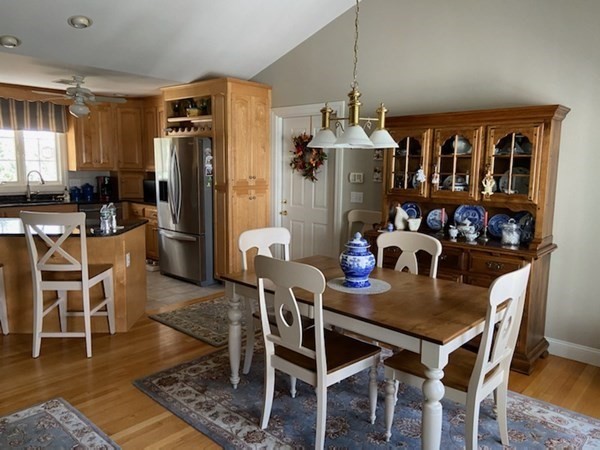 8 Tyringham Road Seekonk, MA 02771 - Photo 10 of 42