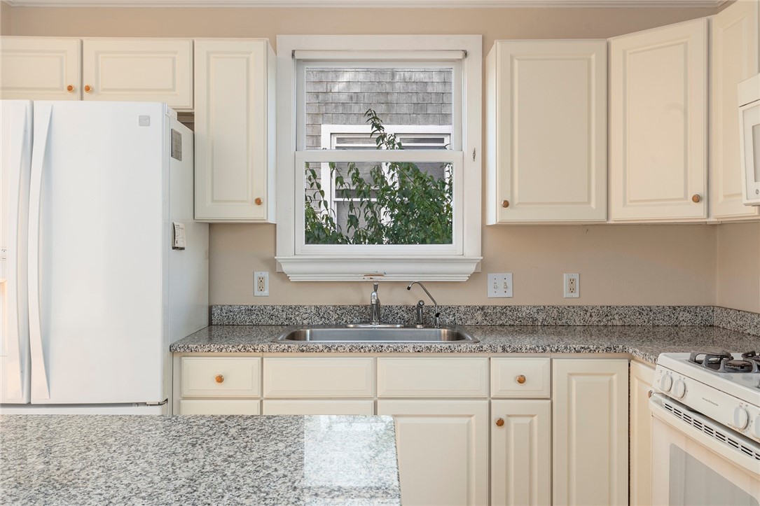 202 Reservoir Road Middletown, RI 02842 - Photo 14 of 50