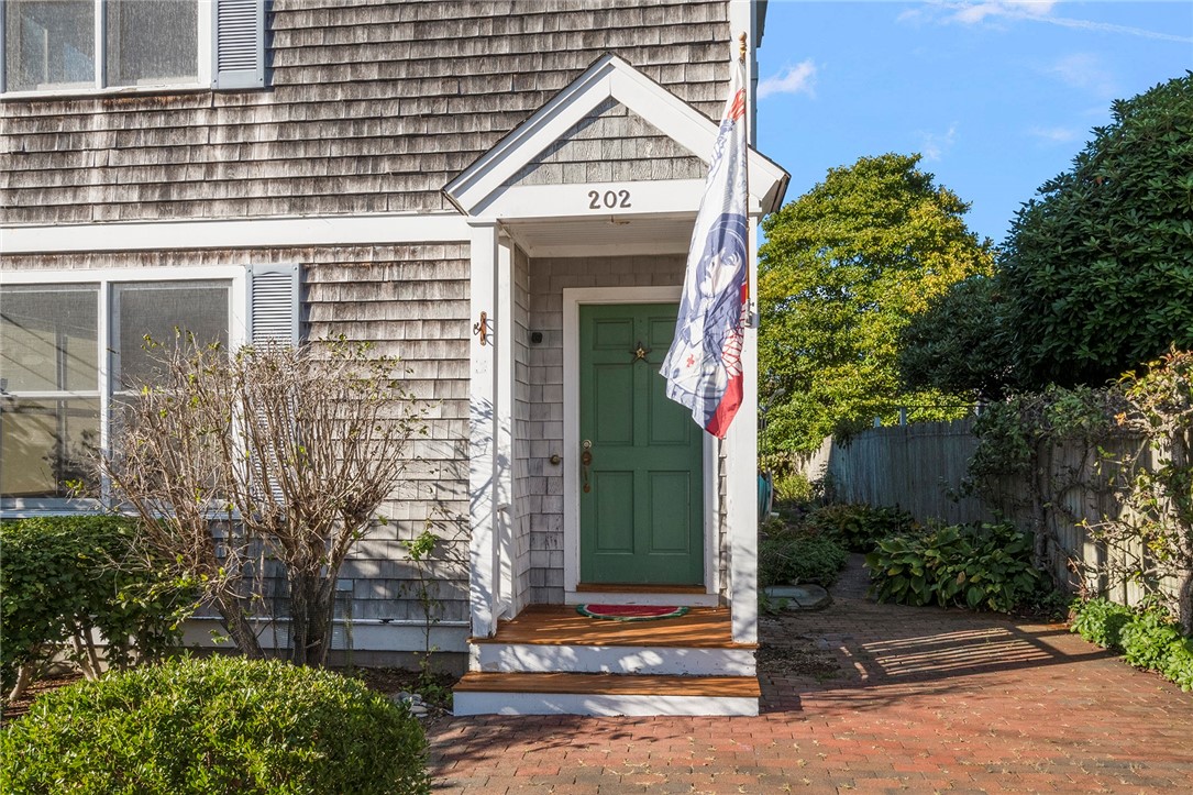 202 Reservoir Road Middletown, RI 02842 - Photo 5 of 50