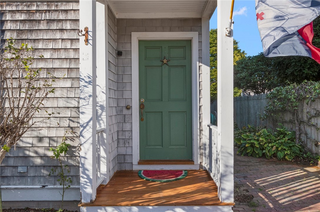 202 Reservoir Road Middletown, RI 02842 - Photo 6 of 50