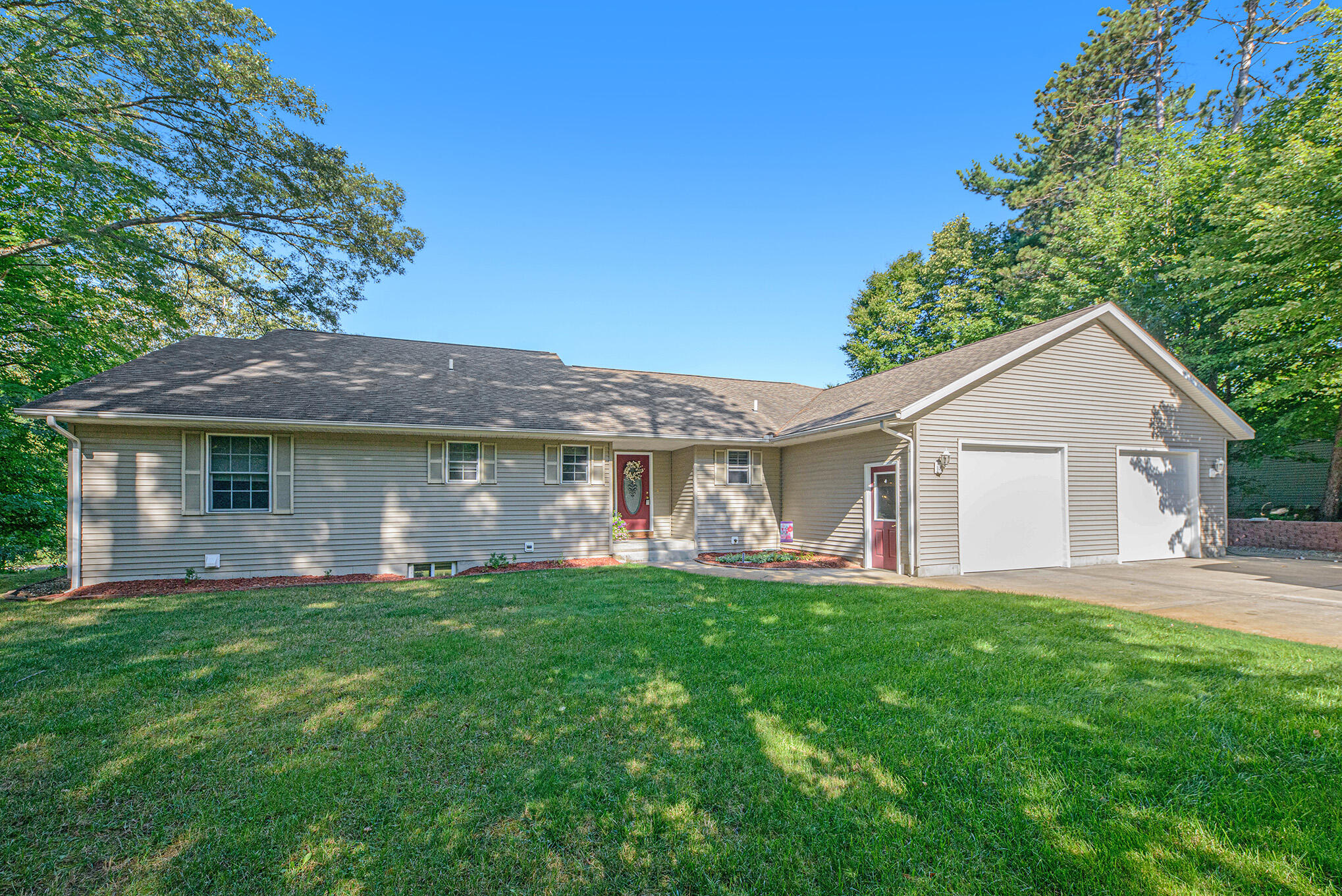 3909 Pondview Hesperia, MI 49421 - Photo 1 of 44 3909PondViewDr-13
