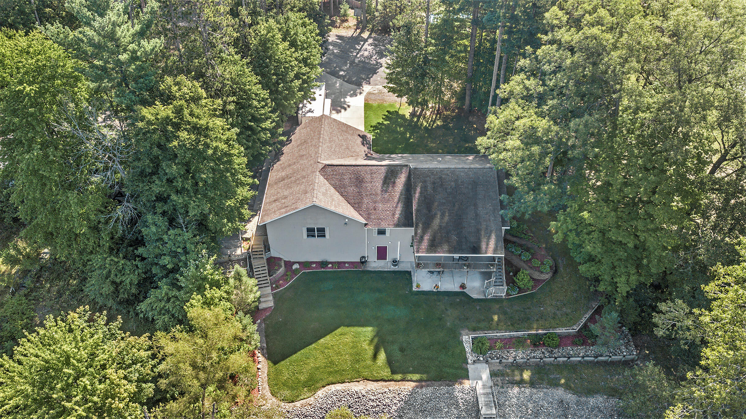 3909 Pondview Hesperia, MI 49421 - Photo 7 of 44 3909PondViewDrAerial-6