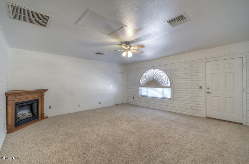 7655 East Mawson Road Mesa, AZ 85207 - Photo 14 of 33 Family Room