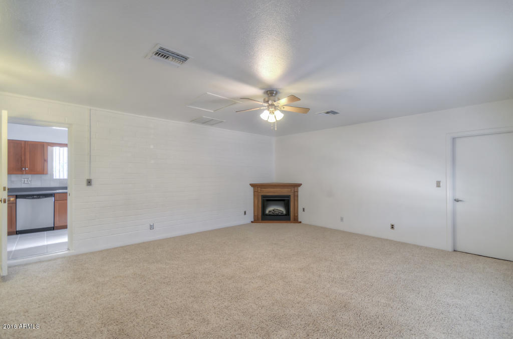 7655 East Mawson Road Mesa, AZ 85207 - Photo 4 of 33 Family Room