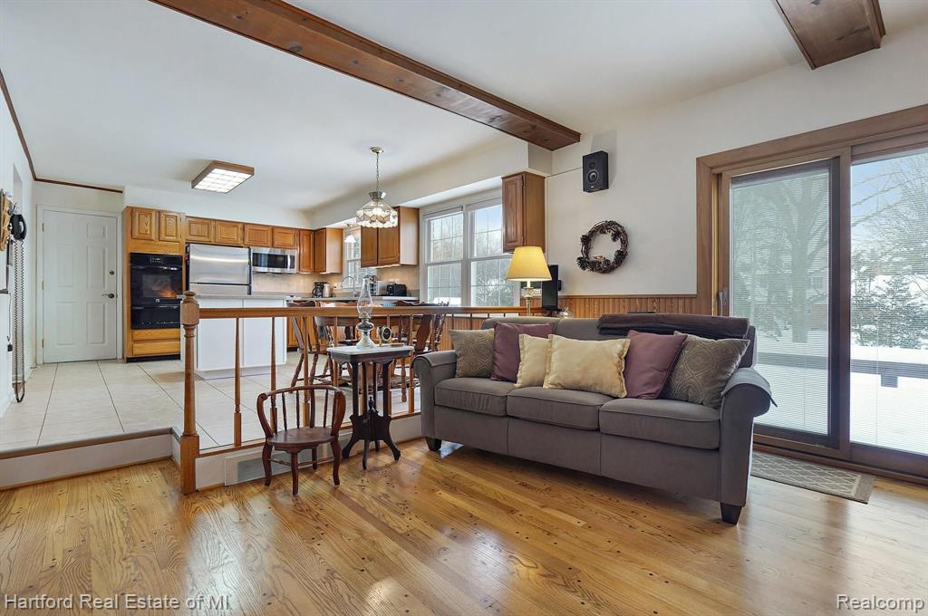 26184 Steele Road Farmington Hills, MI 48331 - Photo 13 of 38