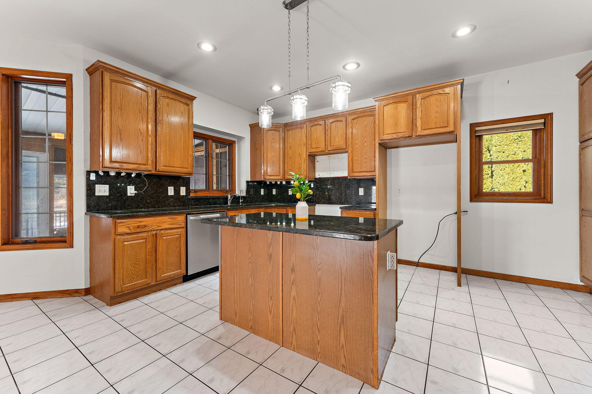 148 Timber Point Court Valparaiso, IN 46385 - Photo 14 of 42 2048x1365