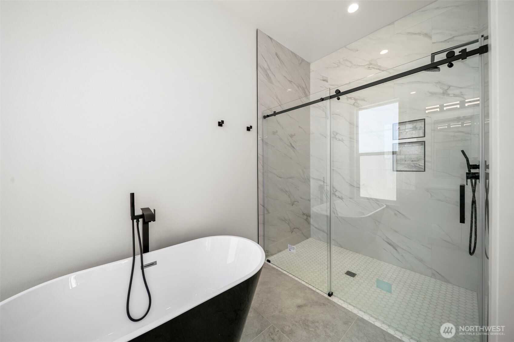 83 Summerset Boulevard Manson, WA 98831 - Photo 25 of 40 a bathroom with a shower and a bathtub