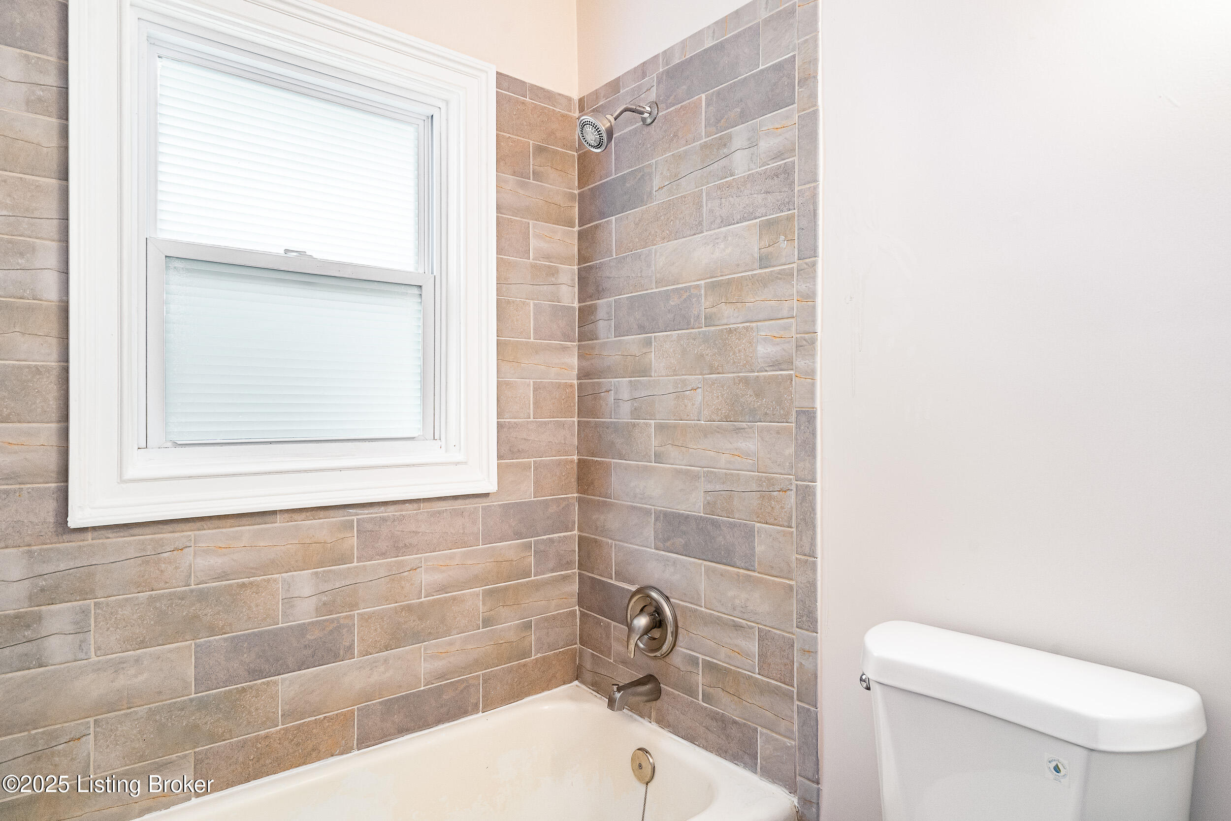 5252 Maryman Road Louisville, KY 40258 - Photo 23 of 46 5252 Maryman Dr-35