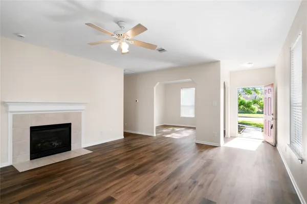 $1,975 | 8810 Willow Spur Drive, Tomball, TX 77375