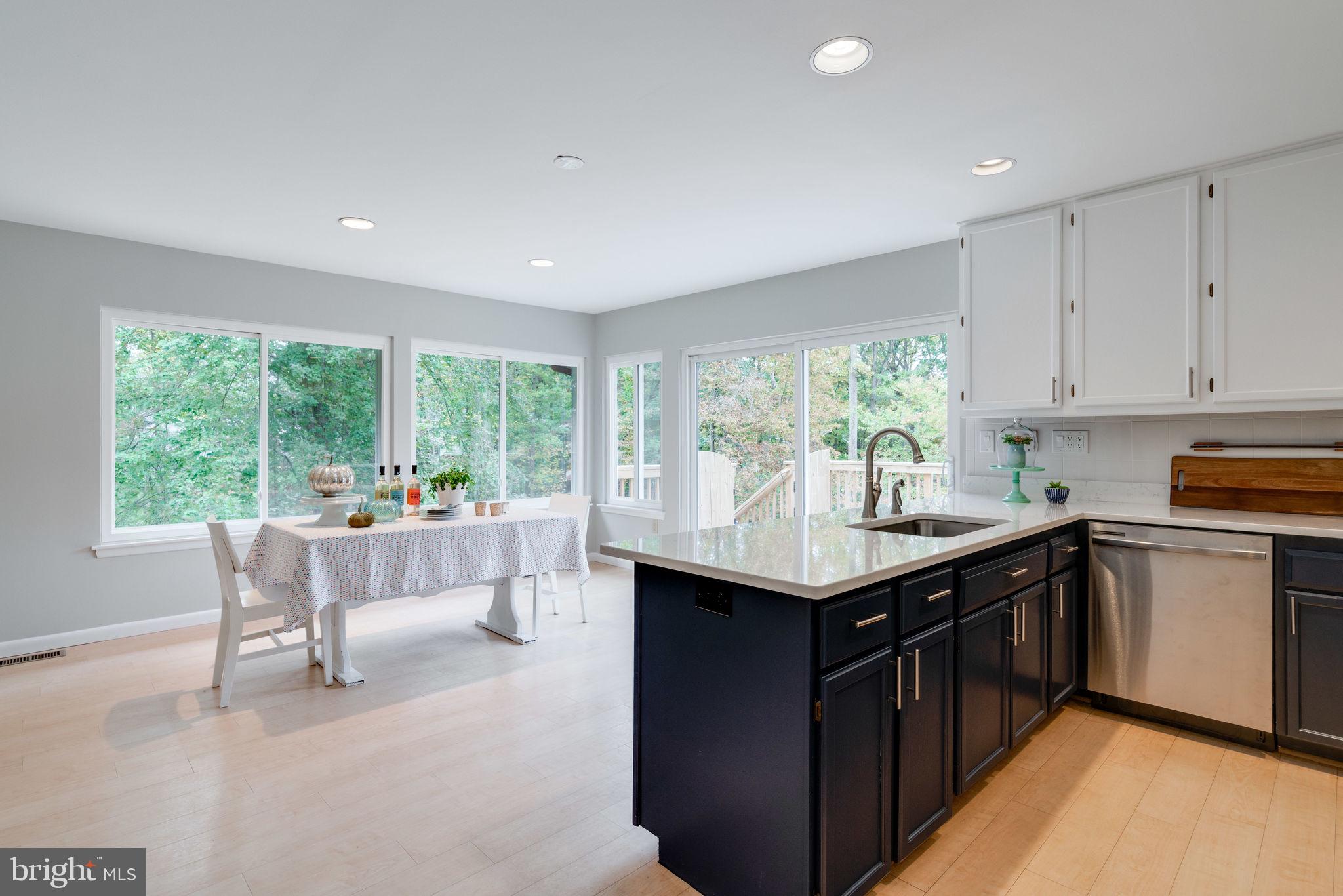 8643 Reseca Lane Springfield, VA 22152 - Photo 14 of 52 Spacious and sunny eat-in kitchen