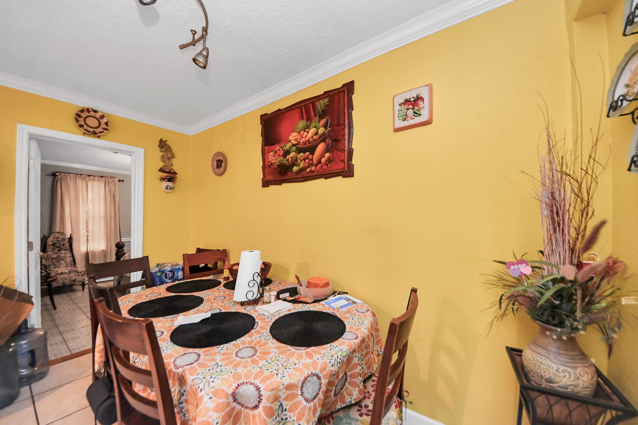 729 East 9th Street Houston, TX 77007 - Photo 19 of 35 a view of a dining room with furniture and wooden floor