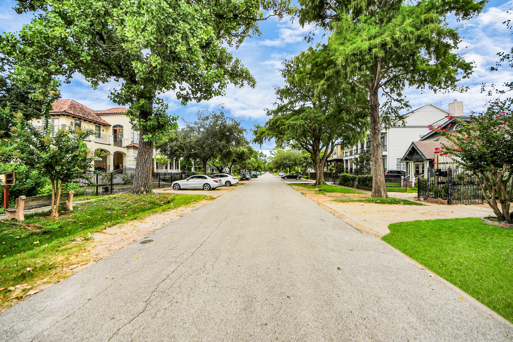 729 East 9th Street Houston, TX 77007 - Photo 33 of 35 a view of outdoor space yard and swimming pool