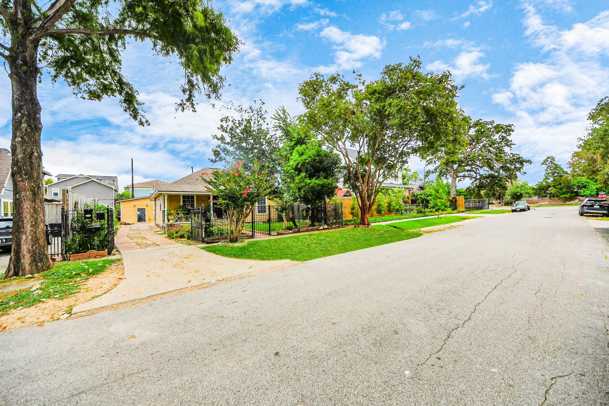 729 East 9th Street Houston, TX 77007 - Photo 35 of 35 a view of road and yard