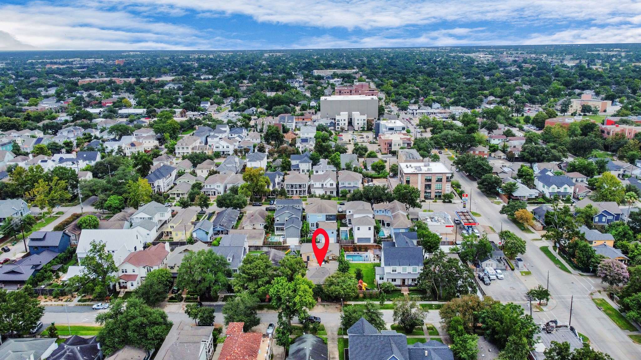 729 East 9th Street Houston, TX 77007 - Photo 5 of 35 an aerial view of residential houses with outdoor space and trees