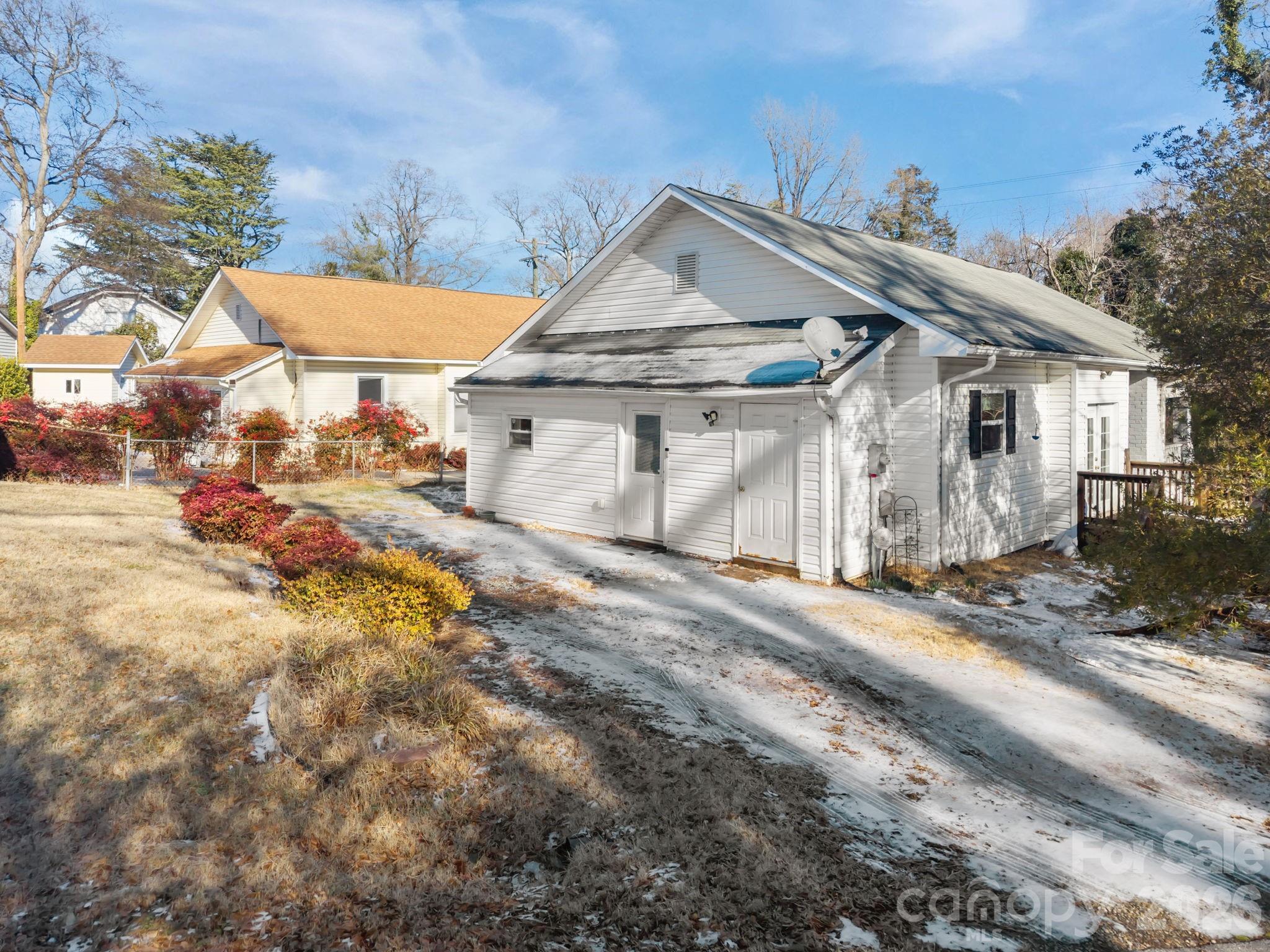 708 Old Charlotte Road Southwest Concord, NC 28027 - Photo 8 of 33