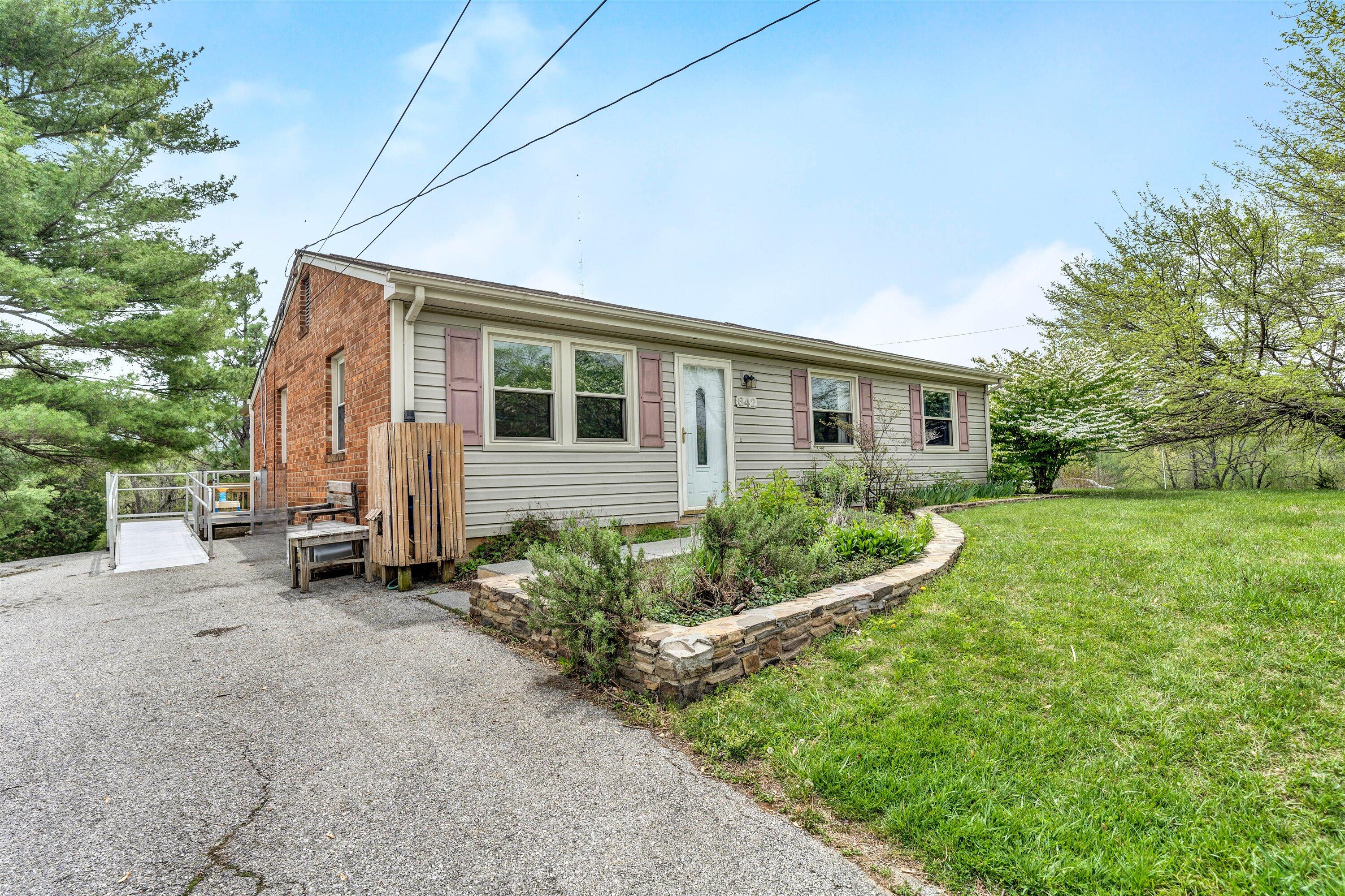 842 North Mill Road Salem, VA 24153 - Photo 36 of 37 06-20b64eca-d0db-4210-90ba-5702ac3f6e4a